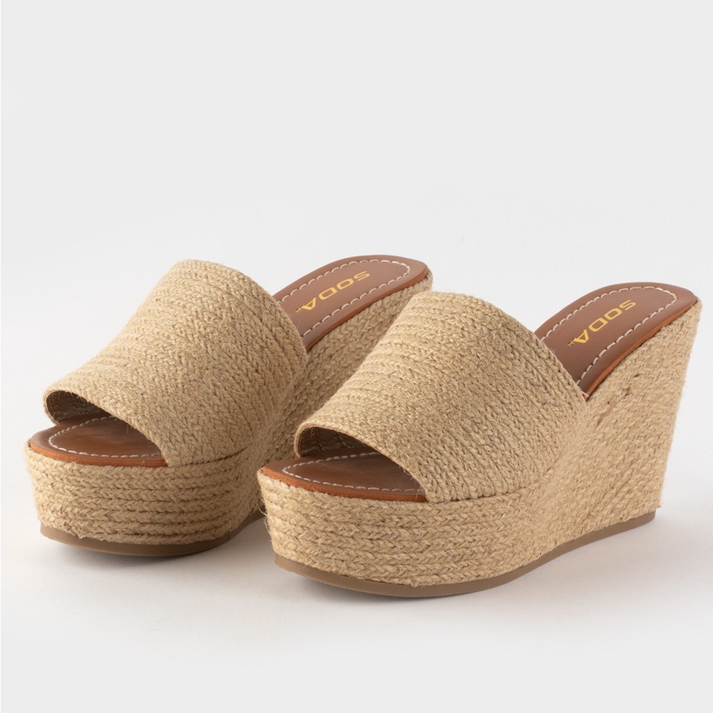 Size 8 jute wedge sandal, amazing condition 🌞